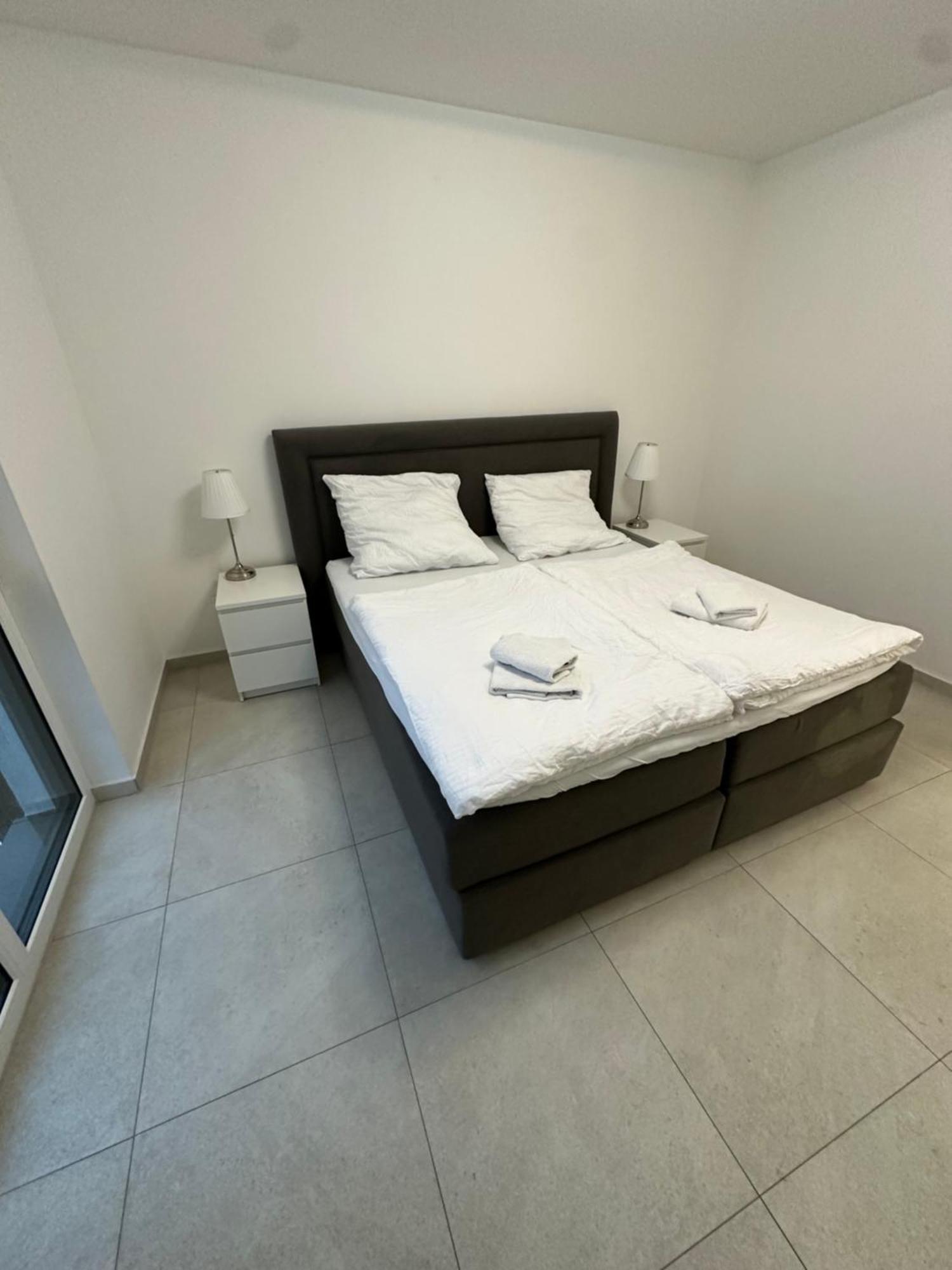 Schoene Neubauwohnung Mit Stil Билефелд Екстериор снимка